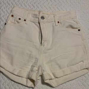 Levi's Women's Cream A-Line Mom Jean Shorts (23)